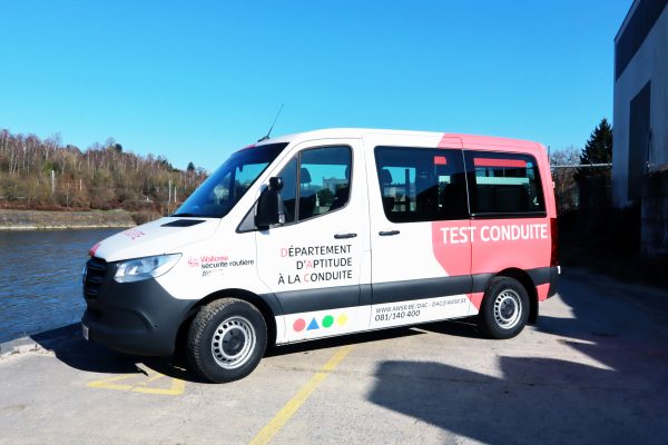 L'AWSR a acquis en 2026 un véhicule unique en Belgique, doté d’équipements modulables particulièrement sophistiqués pour les personnes présentant des limitations locomotrices importantes.