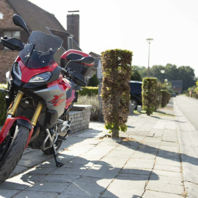 Garer Moto Trottoir